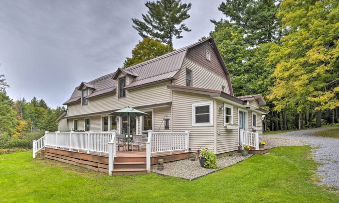 Glenfield Maison | Peaceful Home w/ 11 Acres, Creek & Fire Pit!