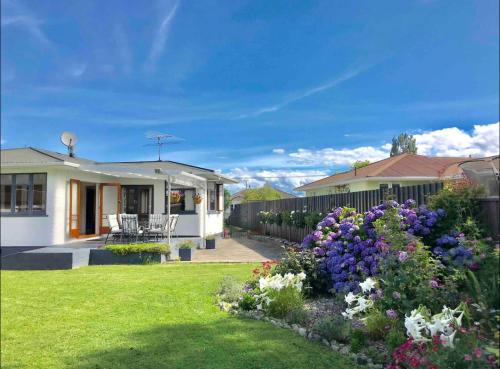 Motueka Maison | Peaceful House with Kids Playground