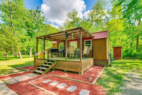 Barnhill Appartement | Peaceful Hunting Cabin Less Than 3 Mi to Sam Dale Lake!