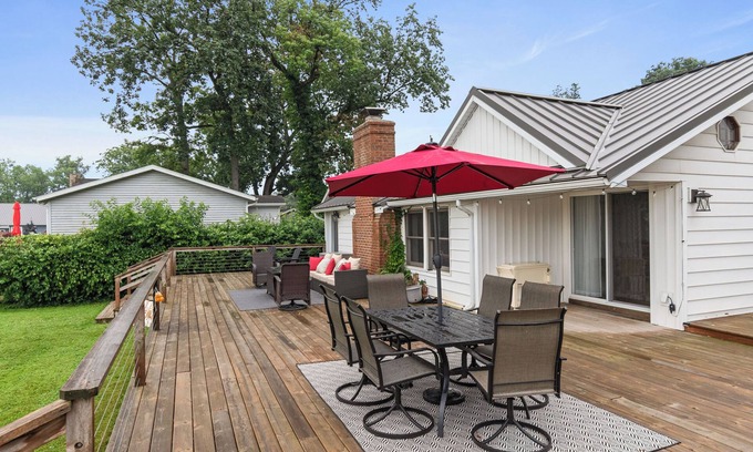 Bristol Maison | Peaceful Lakehouse Crystal Clear Water Views Family Fun
