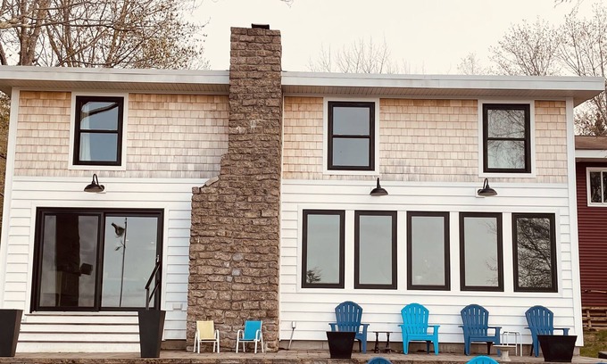 Raymond Maison | Peaceful Lakeside Escape