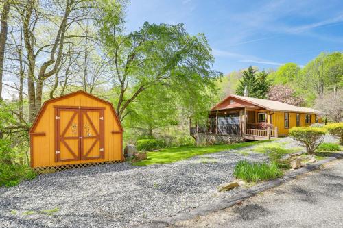 Marshall Maison | Peaceful Mars Hill Home with Porch and Mountain Views