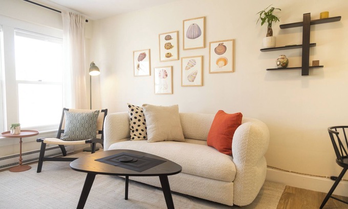 Knightville Appartement | Peaceful & minutes from the Old Port with private parking
