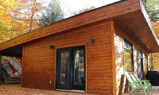 Gore Cottage | Chalet moderne & paisible sur un lac | chiens acceptés | en forêt