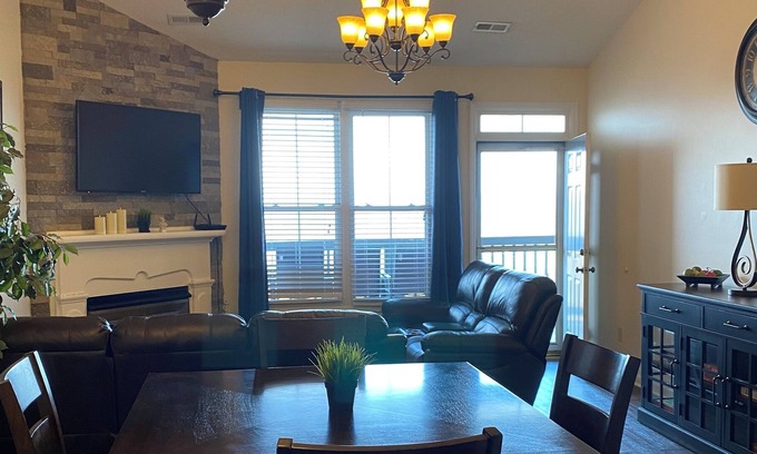 Arlington Copropriété | Peaceful mountain condo only 10 minutes to Wilkesboro Motor Speedway.