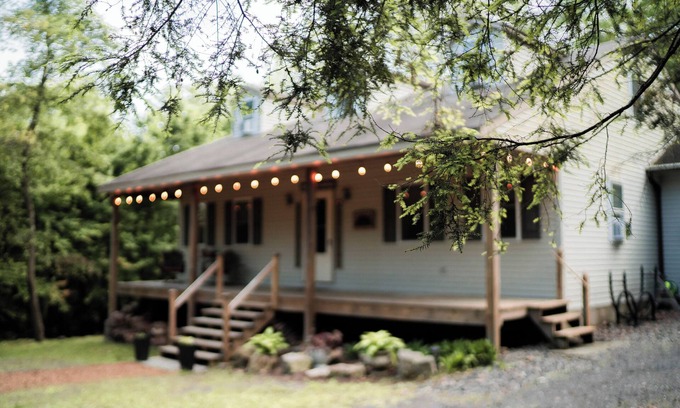 Mifflinburg Cabine | Peaceful Mountain Cabin close to Penn State, Bucknell & Susquehanna! Sleeps 10!