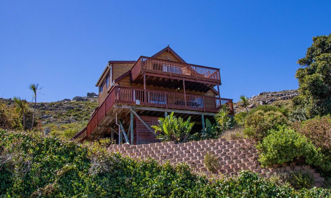 Fish Hoek Maison | Peaceful Mountain Home with Amazing Ocean Views and Power Backup