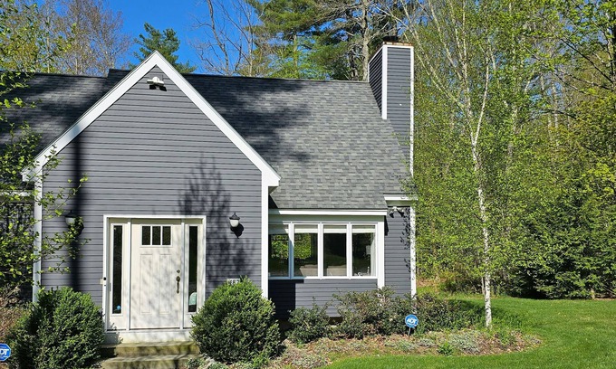 Jamaica Maison | Peaceful mountain home near skiing, hiking, mtn biking & more