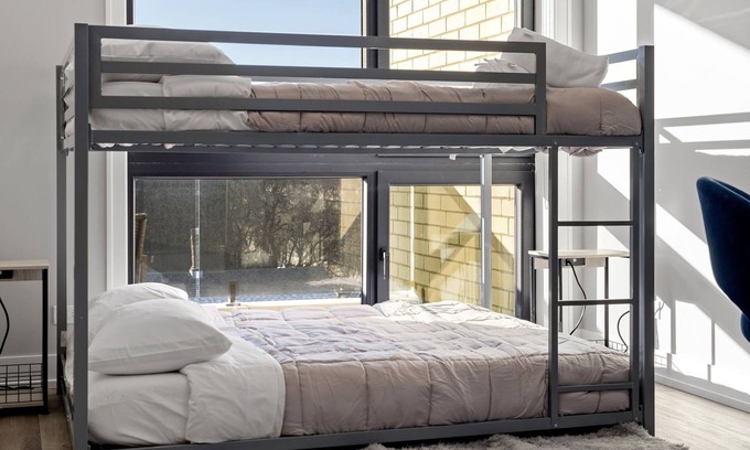 Lower West Side Appartement | Peaceful New 3bed/3bath Modern Apt w/Balcony