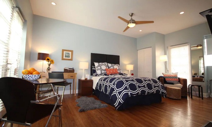 Edgewater Appartement | Studio de style européen entièrement équipé dans un grand quartier, entrée privée.
