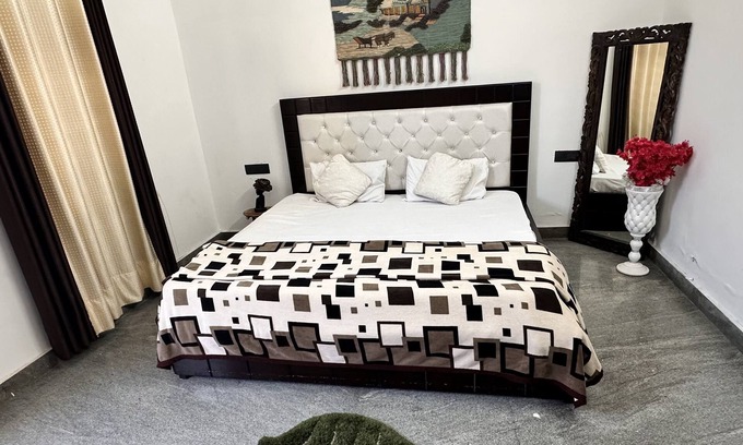 New Delhi Maison | Peaceful Oasis: Modern 1BR Escape