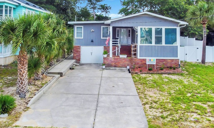 Windy Hill Maison | Peaceful Pet Friendly Beach Home-Golf Cart Friendly