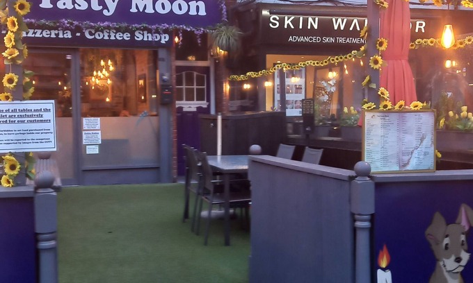 London Borough of Bromley Cabine | Peaceful place to stay with nice on site Restaurants