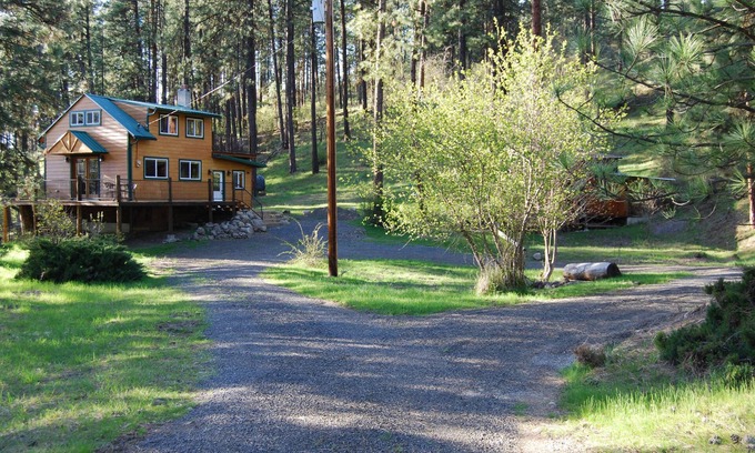 Ahsahka Cabine | Paisible, cabine privée donnant sur la rivière Clearwater