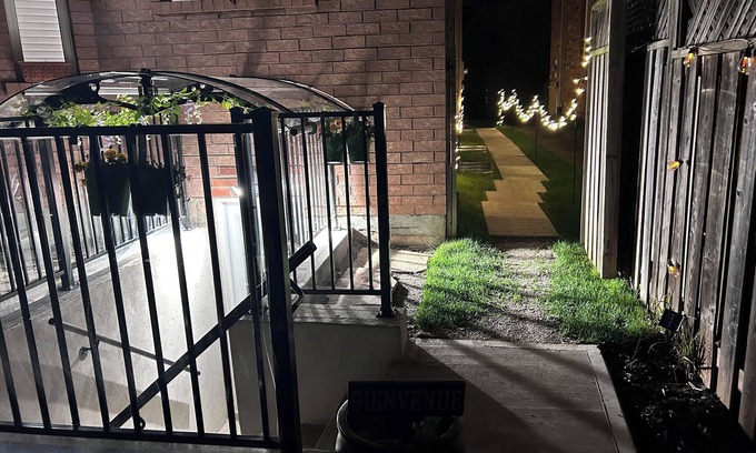 West Oak Trails Appartement | Peaceful, quiet 2 bedroom apartment in marvelous Oakville with WiFi. Long term.