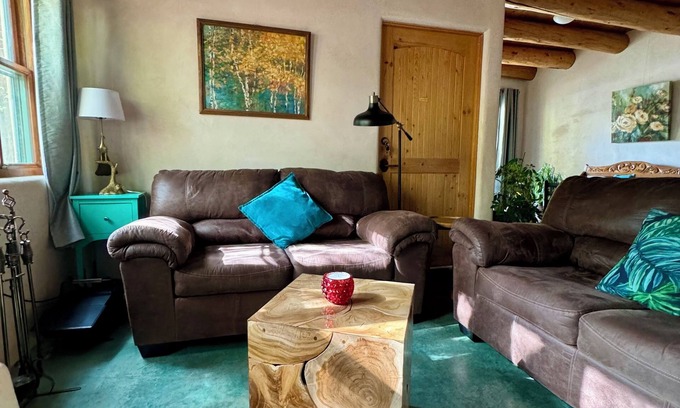 Taos Maison | Peaceful/Relaxing. Walking distance to the Taos Plaza, side-walks all the way.