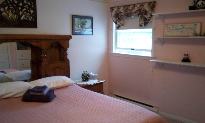 West Newbury Maison | Retraite paisible pour des séjours de 14 jours et plus. Chambre Panda