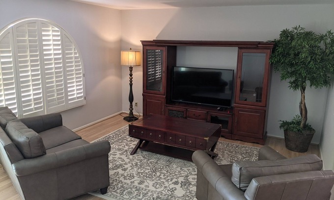 Mesa Maison | Peaceful Retreat Home in 55+. Golf, Fishing & Emergency Services in Community.