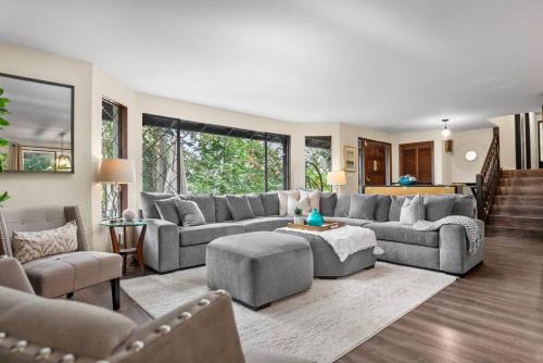 Kenmore Maison | Peaceful Retreat w Pizza Oven Hottub FirePit Views