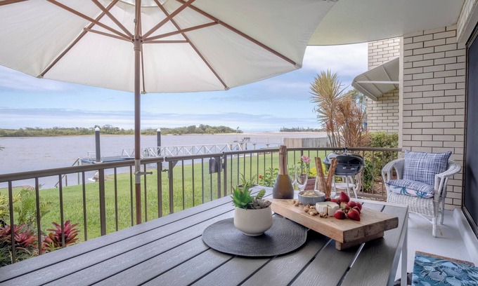 Maroochydore Appartement | Peaceful River Front Escape Short walk to Ocean St