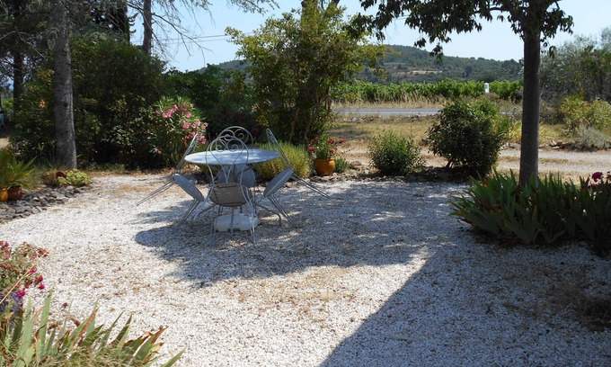Bize-Minervois Cottage | Endroit rural paisible entouré de vignes et d'olives - Havre d'artistes.