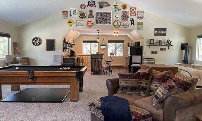Conifer Mountain and Meadows Appartement | Peaceful Rustic Mountain Entertainment Studio