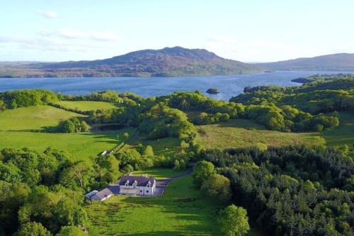 Fivemilebourne Maison | Peaceful, scenic family home
