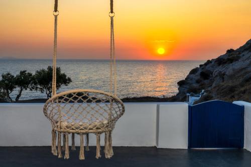 Kamari Maison | Peaceful Seafront Retreat in Santorini -Sonus Mare Beach Houses