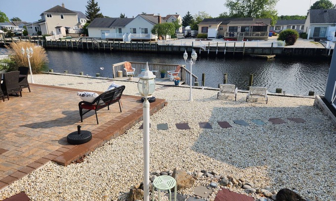 Beach Haven West Appartement | Peaceful shore house on the water!