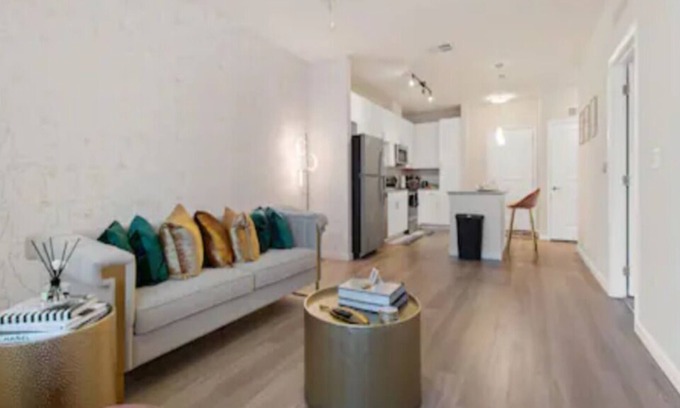 Downtown Baltimore Appartement | Peaceful Sorority Style Getaway Penthouse Lounge