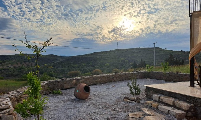 Karaburun Appartement | Peaceful Stone House with Nature View in Karaburun