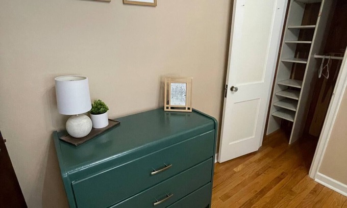 Omaha Maison | Peaceful & Stylish 2 bedroom Beauty-Entire Home