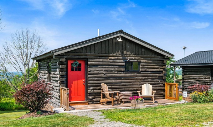 Thompson Cabine | Cozy Family Cabin - Scenic Views, Fire Pit & Outdoor Adventures for All!