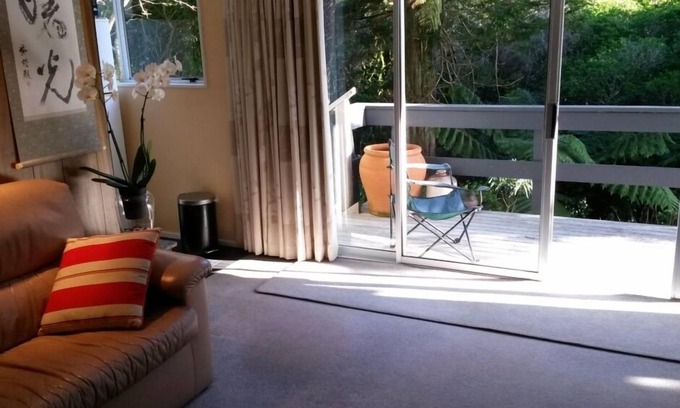Johnsonville Appartement | Paisible, ensoleillé, meublé - tout ce dont vous avez besoin.