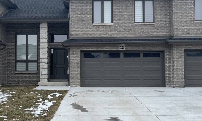 Lakeshore Maison | Peaceful Townhome