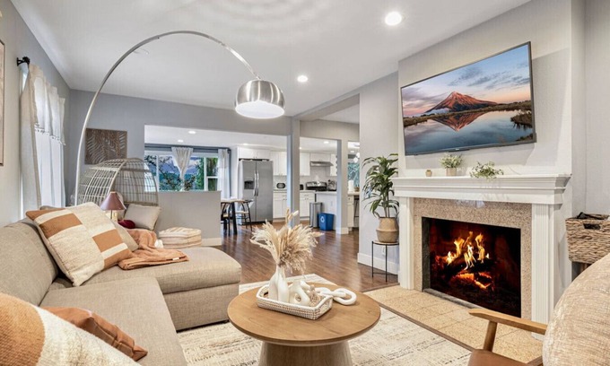 Esperance Maison | Peaceful Upper Unit in Edmonds | Mins to Ferry