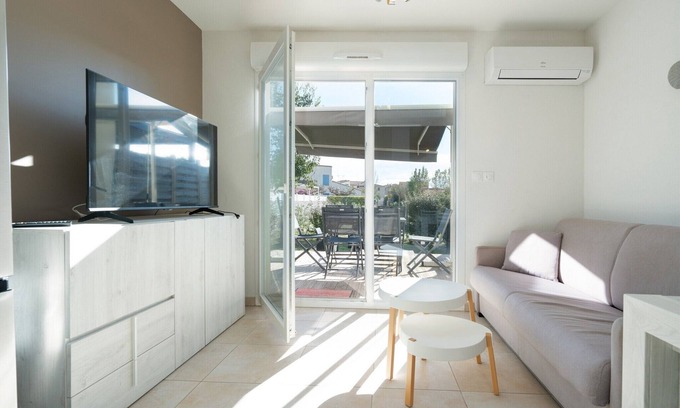 Serignan Villa | Villa à Sérignan avec piscine partagée