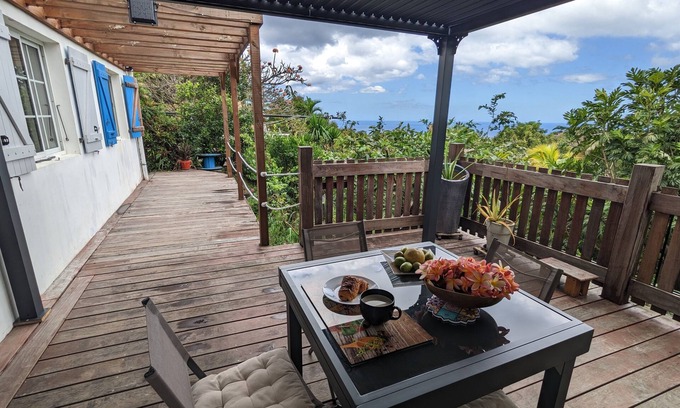 Le Carbet Villa | Villa paisible, jardin arboré, à 5mn de la plage et du centre ville du carbet