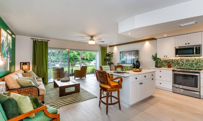 Florida North Atlantic Coast Copropriété | Blissful Active Water View!