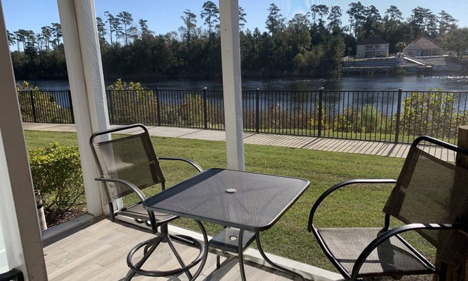 Carolina Forest Copropriété | Peaceful Water View, Close to everything