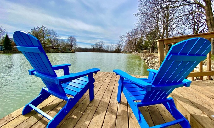 Kingsville Cottage | Creekside Cottage - Waterfront Retreat Steps to Beach with Kayaks & Game Room