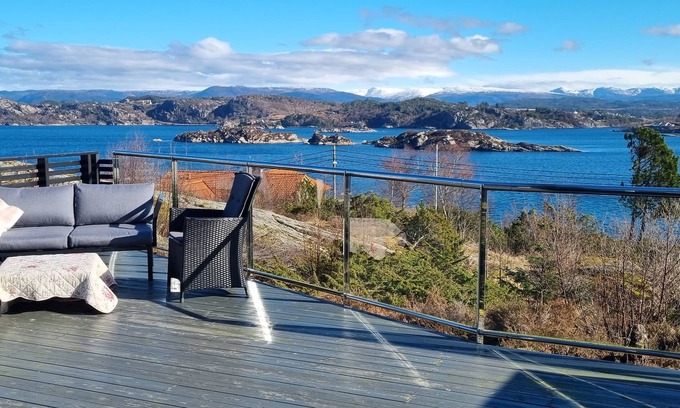 Godvik Copropriété | Peacful modern apartment with beautiful wiew over the sea