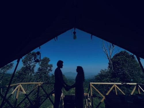Udapalatha Autre | Peacock Hill Glamp