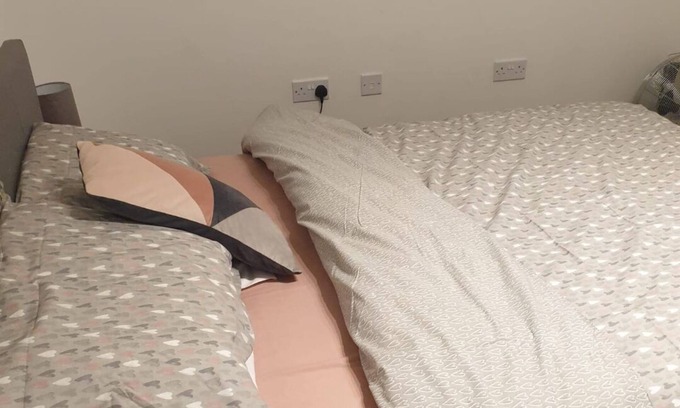 South Hornchurch Appartement | Peak Serene Spacious 2-Bedroom close to Amenities and free parking