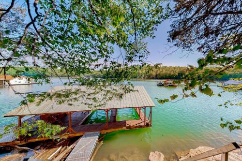 Flat Hollow Marina Maison | Peck's Perch