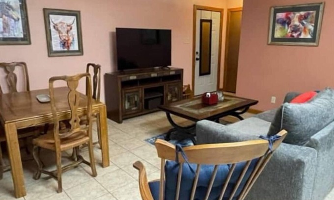 Lasara Appartement | Peek-a-Moo Apt w/patio, paddle boating