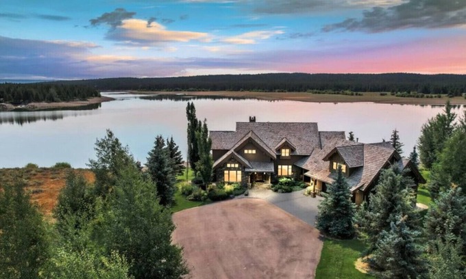 Island Park Cabine | Pelican Point | Private Beach, Dock & Views | 35 mins to YNP
