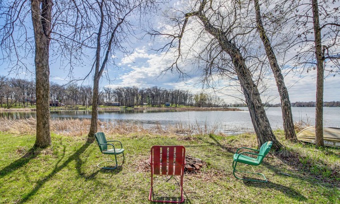 Pelican Rapids Maison | Pelican Rapids Lake House w/ Water Views + Dock!