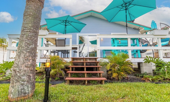 South Waterfront Park Maison | Pelican's Canal House- Bring your Boat and Dog!