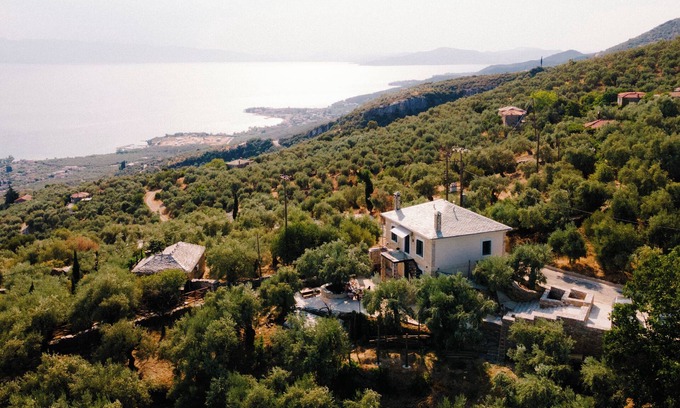 South Pelion Maison | Pelion country house in olive grove with view to the sea